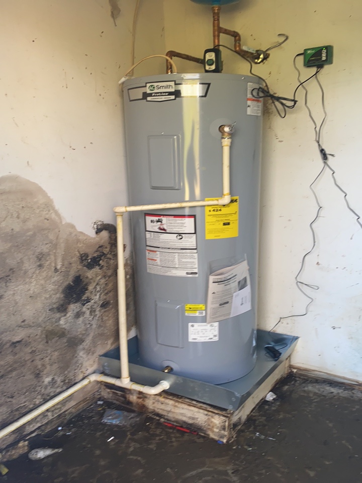 Montgomery, AL - Damaged water heater causing mold and other problems in Montgomery today - protek on site to help. Montgomery, AL - Damaged water heater causing mold and other problems in Montgomery today - protek on site to help.