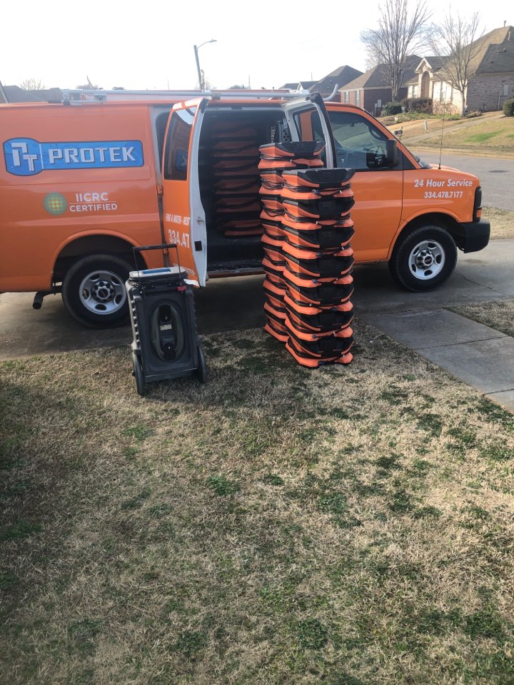 Prattville, AL - Protek picking up equipment from a water mitigation for a satisfied customer in Prattville. Prattville, AL - Protek picking up equipment from a water mitigation for a satisfied customer in Prattville.