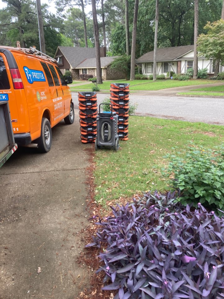 Montgomery, AL - Protek picking up equipment from a water mitigation for a satisfied customer in Montgomery. Montgomery, AL - Protek picking up equipment from a water mitigation for a satisfied customer in Montgomery.