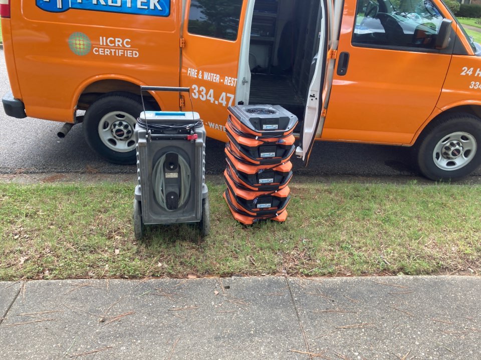 Montgomery, AL - Protek picking up equipment from a water mitigation for a satisfied customer in Montgomery. Montgomery, AL - Protek picking up equipment from a water mitigation for a satisfied customer in Montgomery.