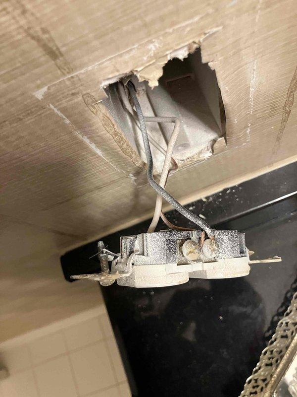 Performed scheduled Electrical POM visit with no issues identified. Tested electrical outlets with Klein Tools RT250 tester, confirming proper wiring and functionality. Inspected and documented ceiling electrical fixture with exposed wiring that requires repair.