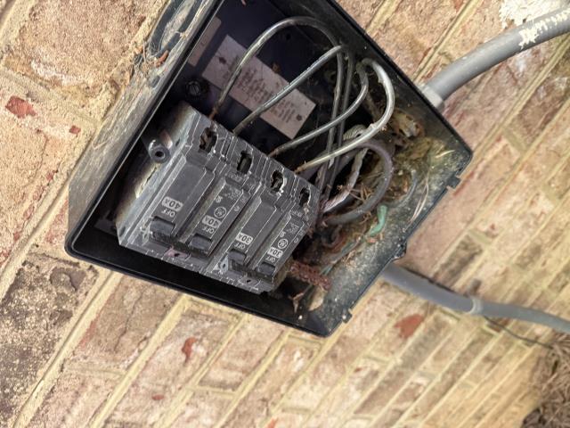 I replaced a faulty 40 amp GE breaker for the second AC unit. The old breaker was deteriorating due to age. I recommended and installed a heavy-duty replacement for reliability.