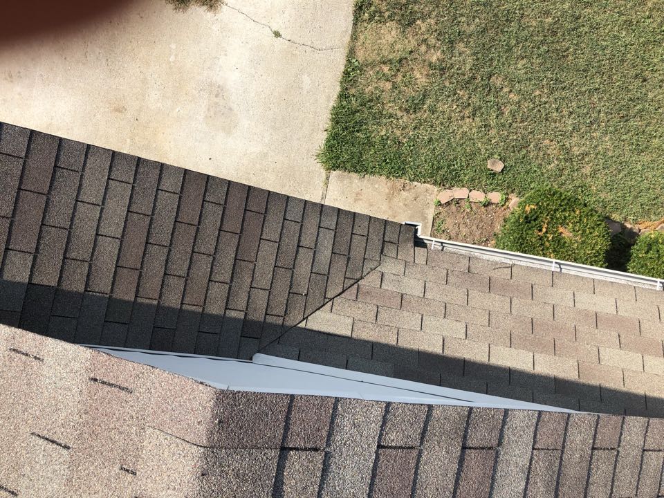 Lexington, KY -
Free roof inspection from top rated number one roofing contractor and roofing company in the Lexington and Versailles and Richmond and Nicholasville area! Homeowner has damage to their roof and shingles due to wind and or hail from recent storms and severe weather. Filing claim with insurance carrier to get insurance to pay for and buy a new roof for happy homeowners. Lexington, KY -
Free roof inspection from top rated number one roofing contractor and roofing company in the Lexington and Versailles and Richmond and Nicholasville area! Homeowner has damage to their roof and shingles due to wind and or hail from recent storms and severe weather. Filing claim with insurance carrier to get insurance to pay for and buy a new roof for happy homeowners.