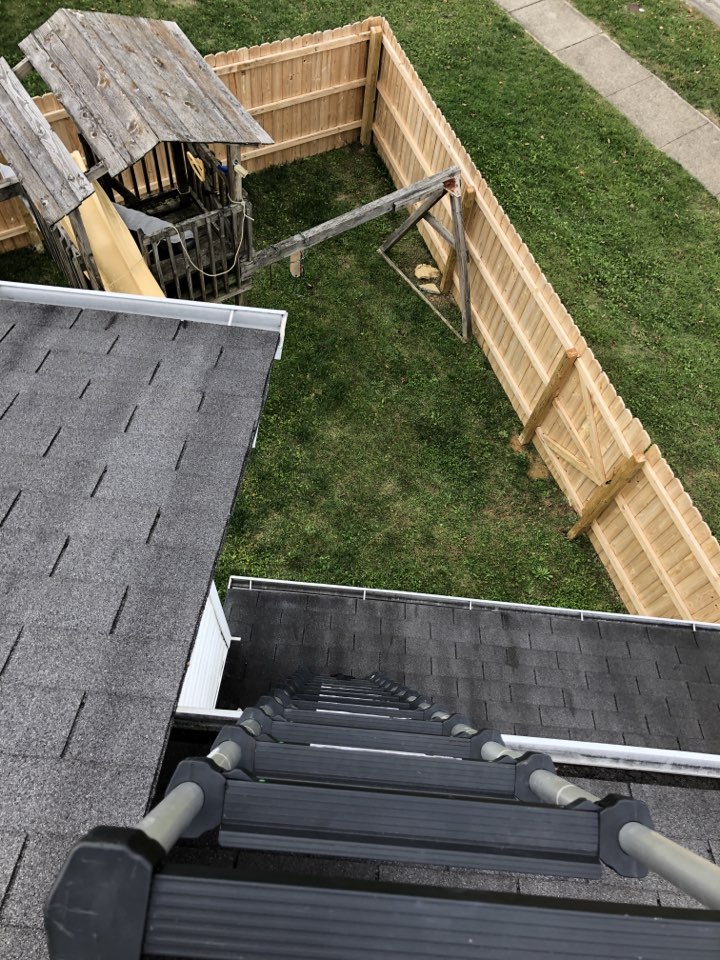 Lexington, KY -
Free roof inspection from top rated number one roofing contractor and roofing company in the Lexington and Versailles and Richmond and Nicholasville area! Homeowner has damage to their roof and shingles due to wind and or hail from recent storms and severe weather. Filing claim with insurance carrier to get insurance to pay for and buy a new roof for happy homeowners.
Lexington, KY -
Free roof inspection from top rated number one roofing contractor and roofing company in the Lexington and Versailles and Richmond and Nicholasville area! Homeowner has damage to their roof and shingles due to wind and or hail from recent storms and severe weather. Filing claim with insurance carrier to get insurance to pay for and buy a new roof for happy homeowners.
