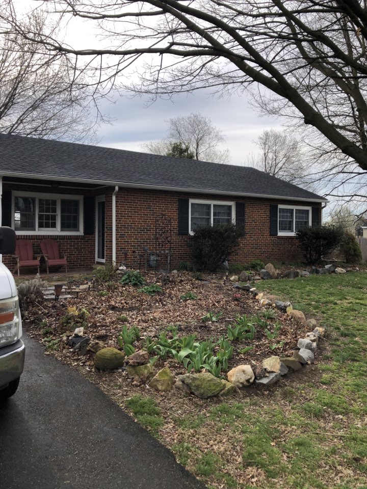 Wilmington, DE - Pro Via bay window and double hung windows with mastic siding color natural Slate Wilmington, DE - Pro Via bay window and double hung windows with mastic siding color natural Slate
