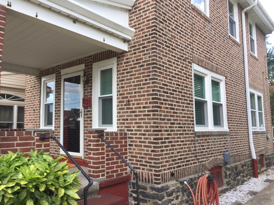 Wilmington, DE - Homecraft Inc installed nine Provia double hung windows and a ProVia steel entry door with an aluminum storm door. Wilmington, DE - Homecraft Inc installed nine Provia double hung windows and a ProVia steel entry door with an aluminum storm door.