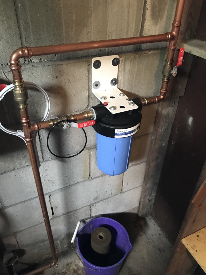 Replacing o-ring on water filter. 