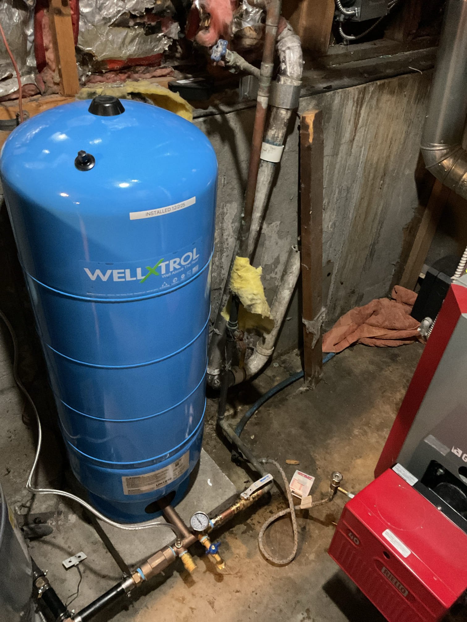 For this job, we replaced the existing pressure tank due to an active leak that prevented it from maintaining proper system pressure. The failing tank was removed, and a new, properly sized pressure tank was installed to restore safe and reliable operation of the water system. All fittings and connections were updated as needed, and the system was fully tested to ensure proper functionality upon completion.