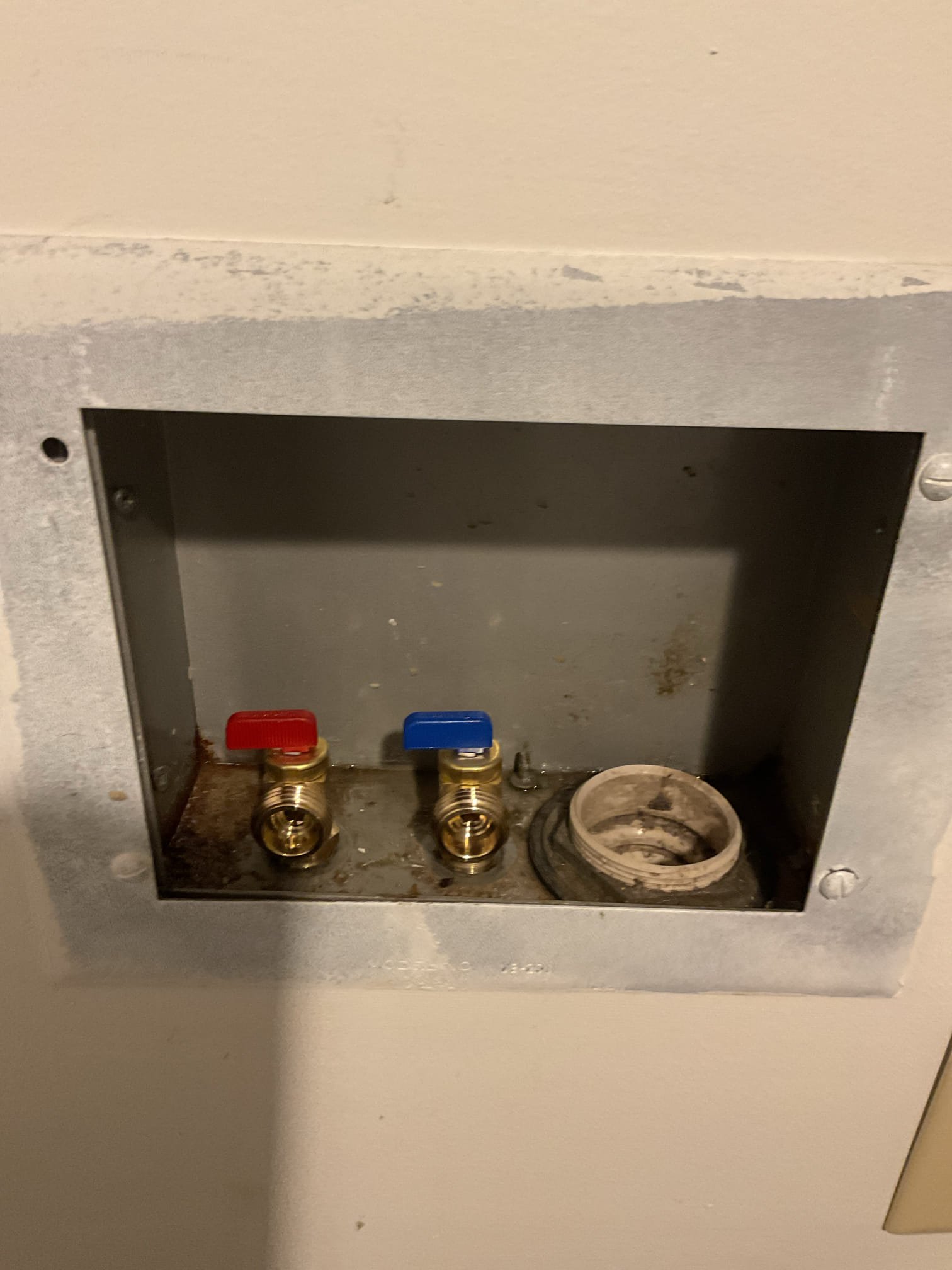Symmons washer valve would not shutoff on arrival. I removed old valve and replaced it with two hot and cold washer valves. I soldered them in and added to couplings to bring it to the correct height. Both holding with no leaks present at time of service. 
