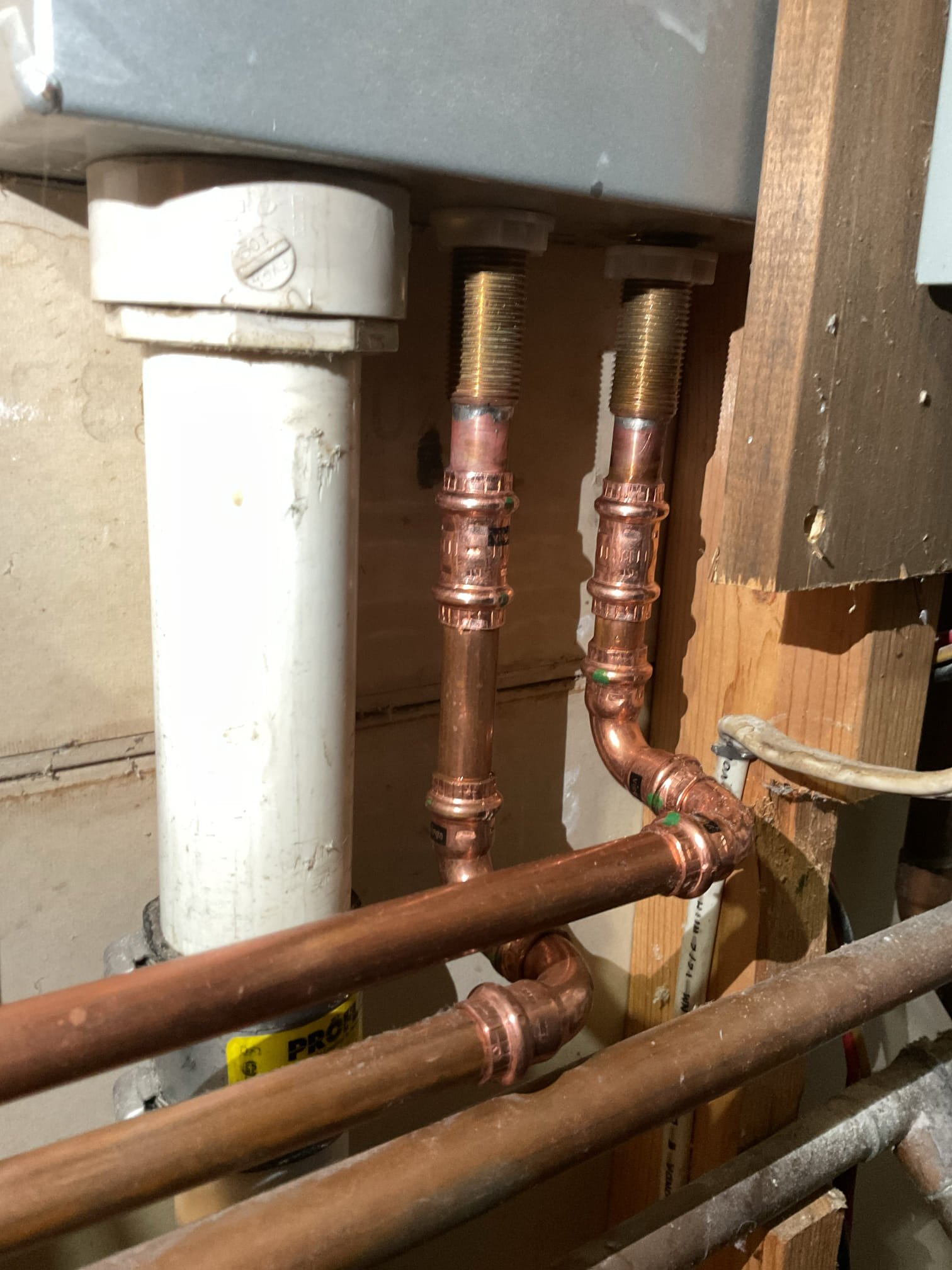 Symmons washer valve would not shutoff on arrival. I removed old valve and replaced it with two hot and cold washer valves. I soldered them in and added to couplings to bring it to the correct height. Both holding with no leaks present at time of service. 