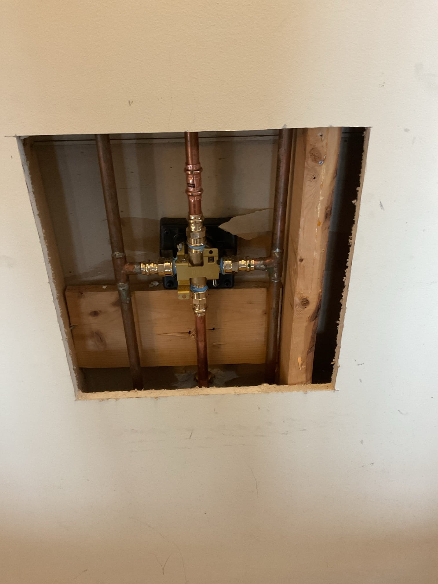 For this job, we installed a like-for-like 3/4 HP batch-fed garbage disposal to replace the existing unit that was no longer functioning. We also installed a new chrome Delta shower valve and verified that all connections were properly secured. After completing the work, we tested the operation of both the garbage disposal and the shower valve, confirming that everything functioned correctly and that no leaks were present.