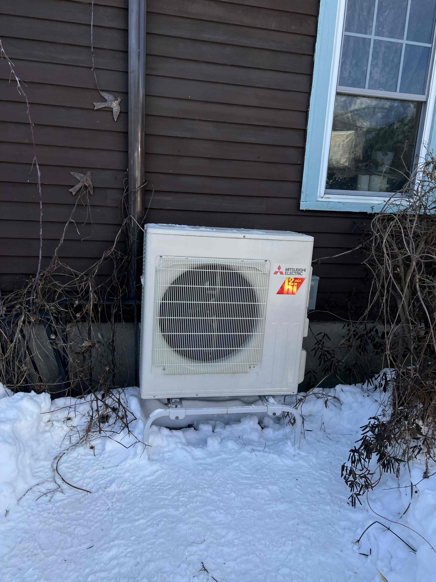 Recovered 1lb 14 oz of r410a refrigerant, pressure-tested at 500 psi for 30 minutes , no leaks present. Evacuated the system down to 525 microns and performed a decay test with no change in pressure . Added sealant and UV dye, then recharged the system with 3 lbs 7 oz of r-410a refrigerant. Verified operation and system is working properly at this time.