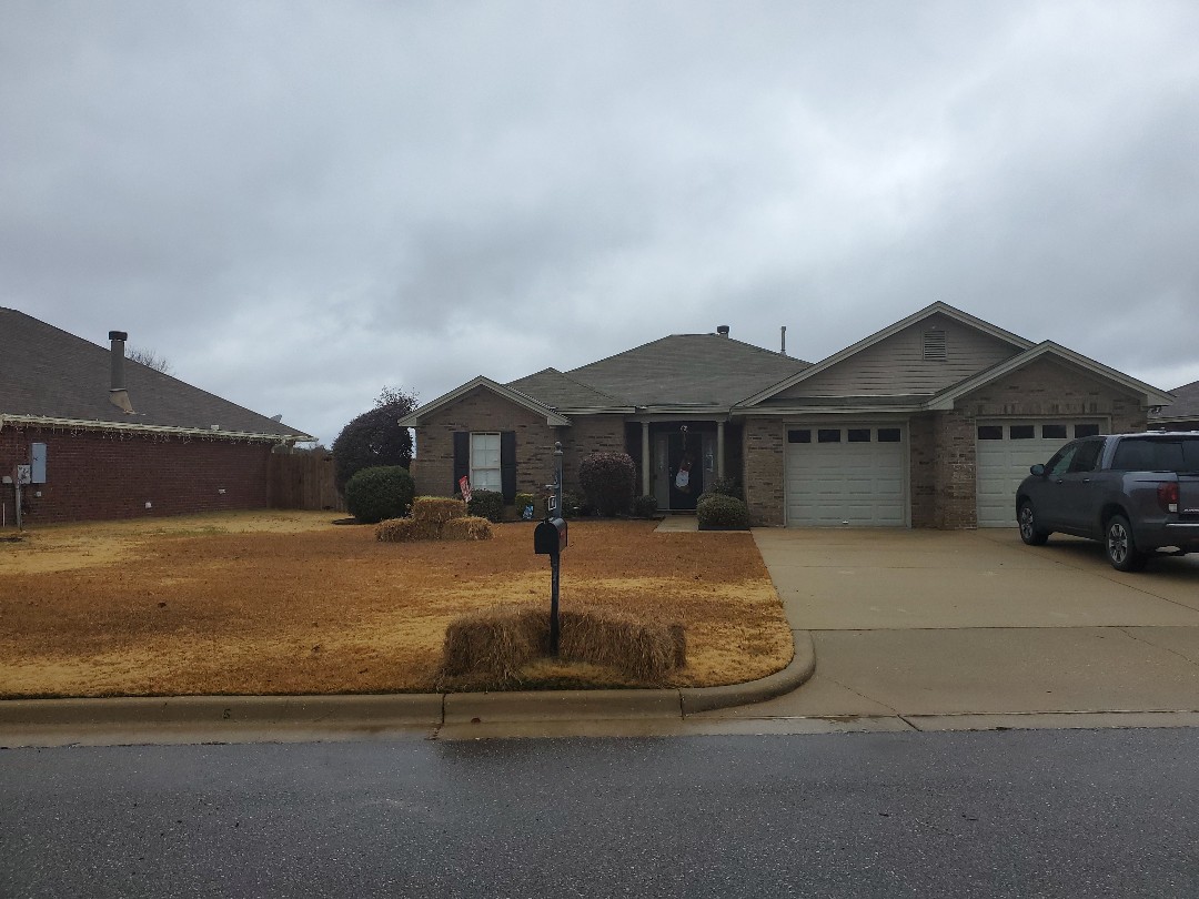 Prattville, AL - Pressure washing brick house, pressure washing driveway Prattville, AL - Pressure washing brick house, pressure washing driveway