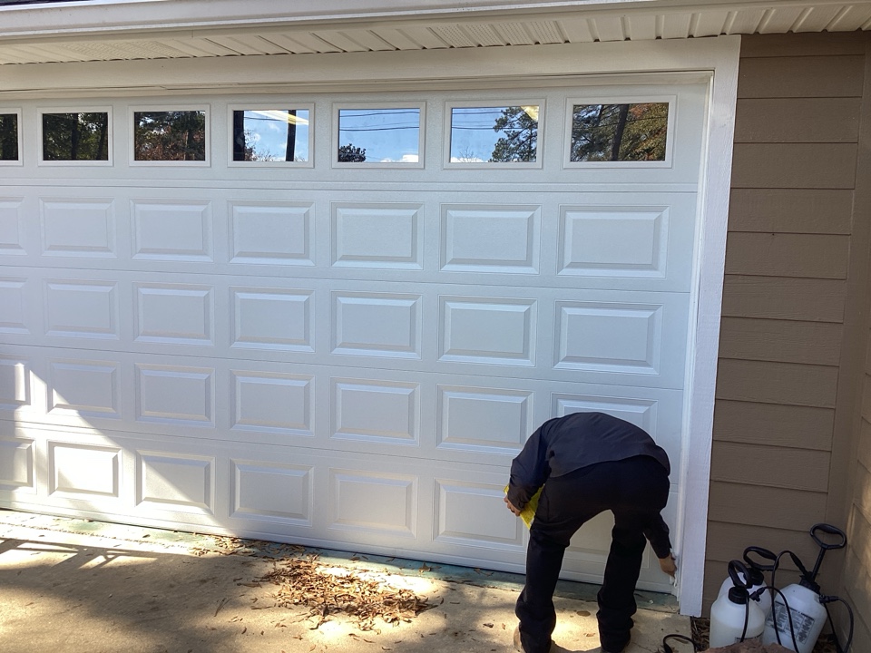 Andalusia, AL - Just wiping off a few fingerprints on this beautiful door. Another good install.