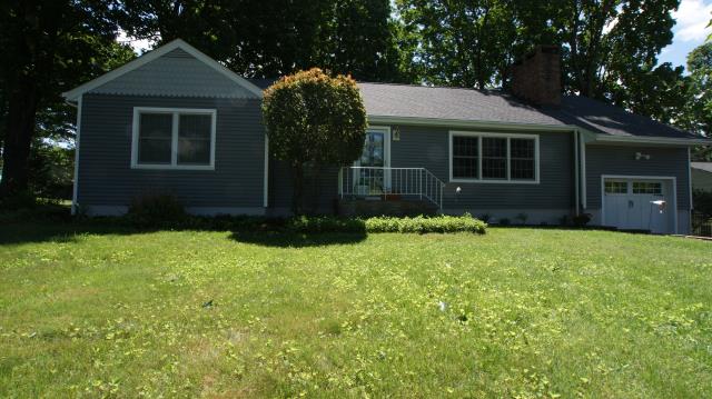 Mahopac, NY - CertainTeed Monogram clapboard vinyl siding in Charcoal Gray/ CertainTeed Cedar Impressions Half Rounds in Sterling Gray Mahopac, NY - CertainTeed Monogram clapboard vinyl siding in Charcoal Gray/ CertainTeed Cedar Impressions Half Rounds in Sterling Gray