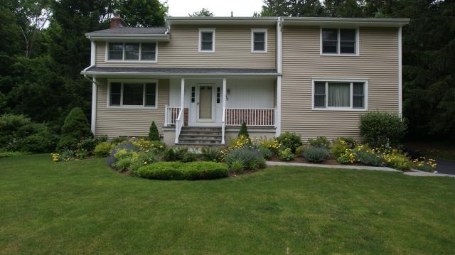 Ridgefield, CT - CertainTeed Monogram clapboard vinyl siding in Savanah Wicker Ridgefield, CT - CertainTeed Monogram clapboard vinyl siding in Savanah Wicker