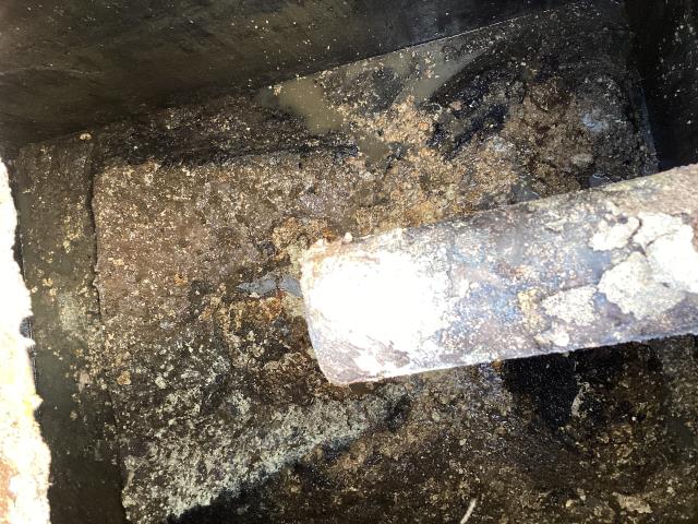 
We went out to a mobile home park to check the condition of some of their septic systems. At this location, we found that the septic tank needed to be pumped out and that the system was in good condition.