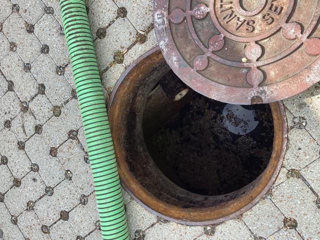 
We went out to a pastry shop in Goldsboro to clean their grease trap. We pumped out the grease trap and cleaned it up. The customer no longer has to worry about the grease trap backing up and causing a mess.