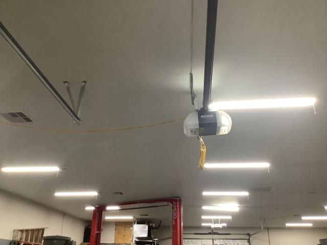 Pahrump Nevada, RV Garage door service opener install Liftmaster ATS light commercial operator
10 FT rail oversize door
General maintenance
Same day service