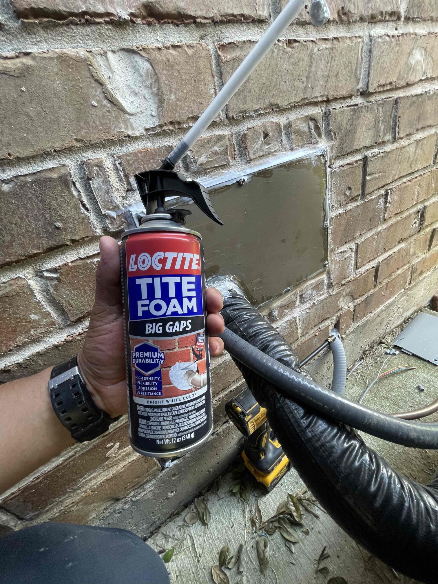 Found low voltage short causing system shut down. Repaired low voltage wire and left system cooling on departure. Tested with water hose to replicate heavy rain, no issues. 