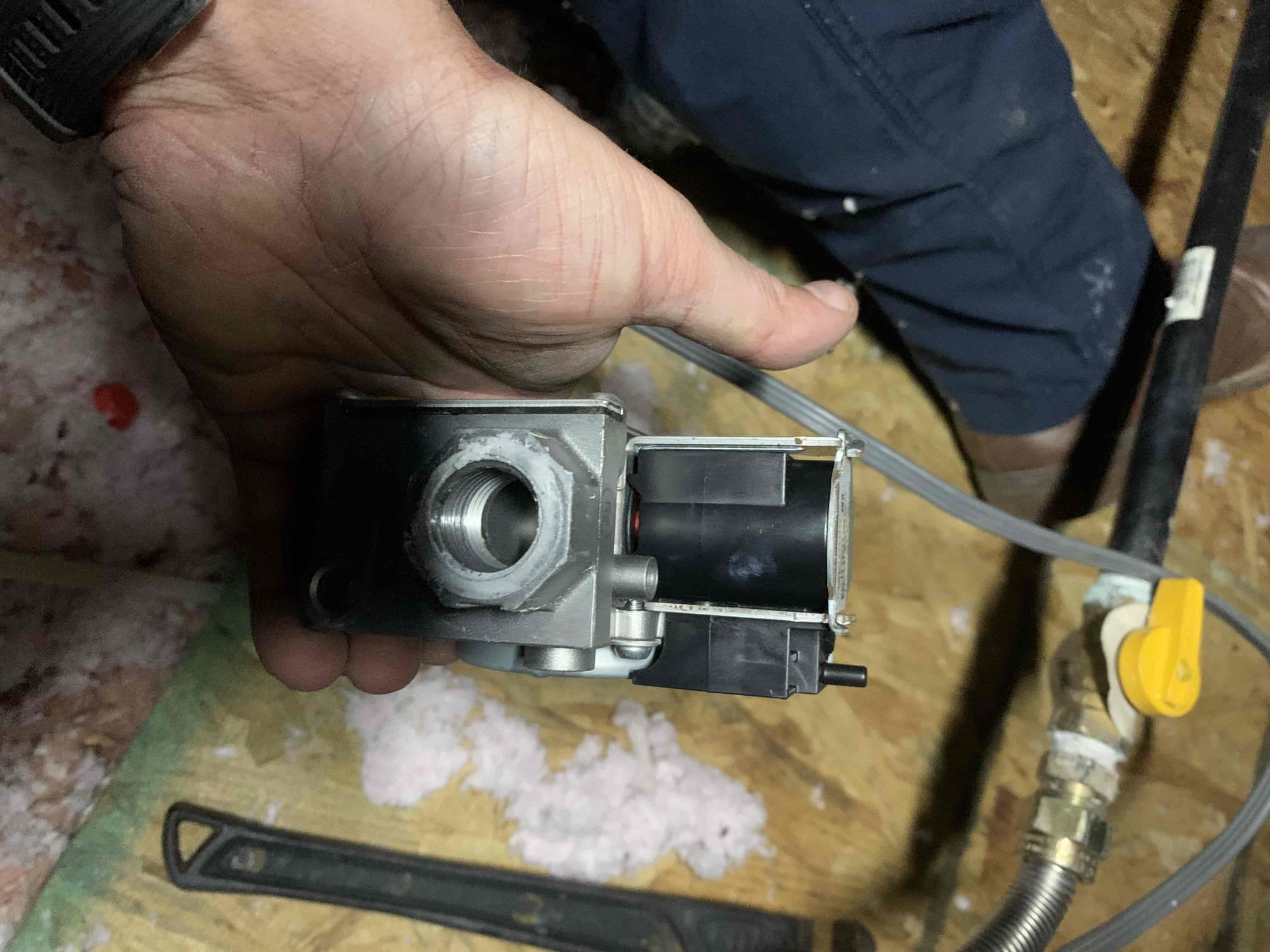 Preformed warranty gas valve change out. Presented before and after photos for client. Also tested system for any leaks. Unit was operating as it should upon departure. Preformed warranty gas valve change out. Presented before and after photos for client. Also tested system for any leaks. Unit was operating as it should upon departure.