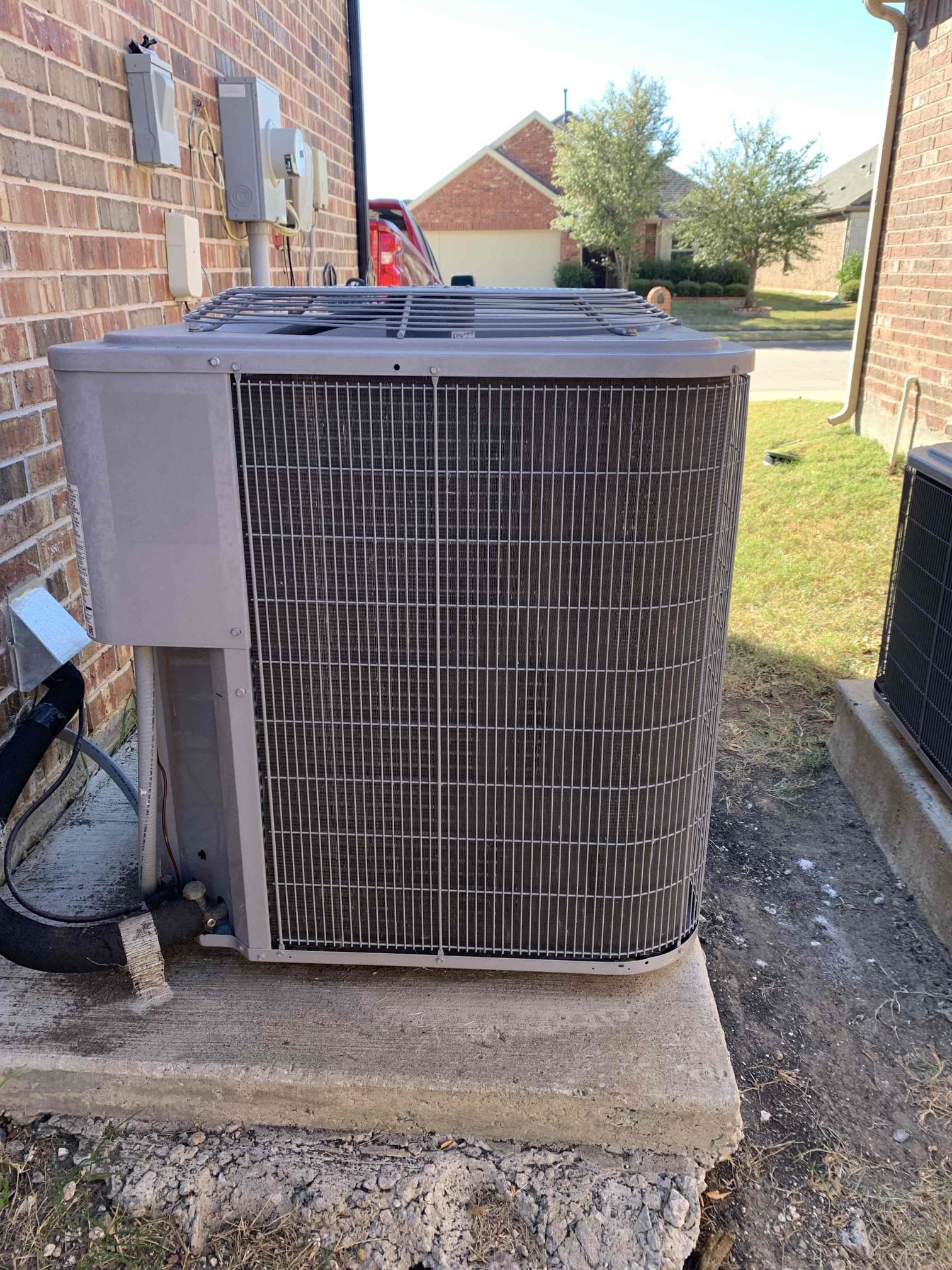 Preformed condenser combing. Before and after pictures have been uploaded. Power was restored to the unit upon departure.