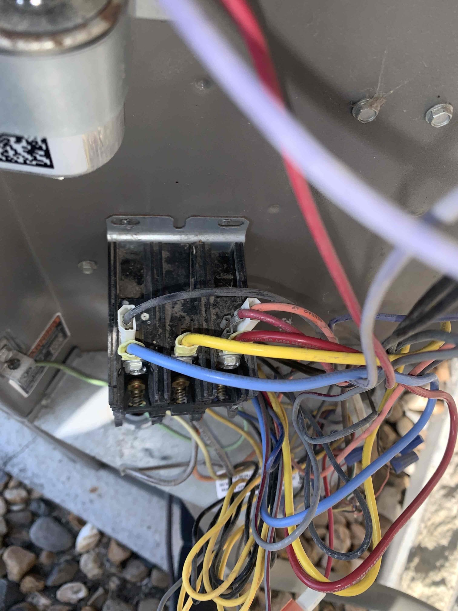 Returned with 3 pole contactor and performed replacement without issue. Upon testing unit came on without issue and continued to run for 20 minutes without issue. Unit in good working order upon departure.