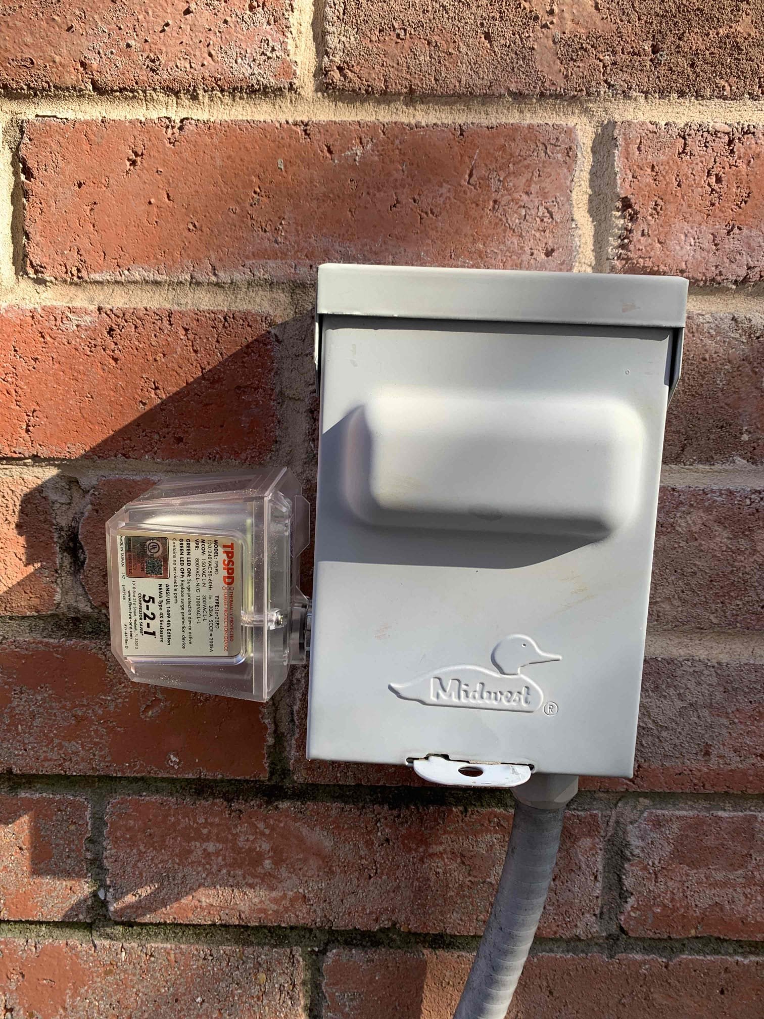 HVAC ONLY 240V SURGE PROTECTOR

INTERMATIC AG3000 OR EQUAL

SURGE PROTECTORS PROTECT SYSTEMS FROM SIGNIFICANT POWER FLUCTUATIONS.