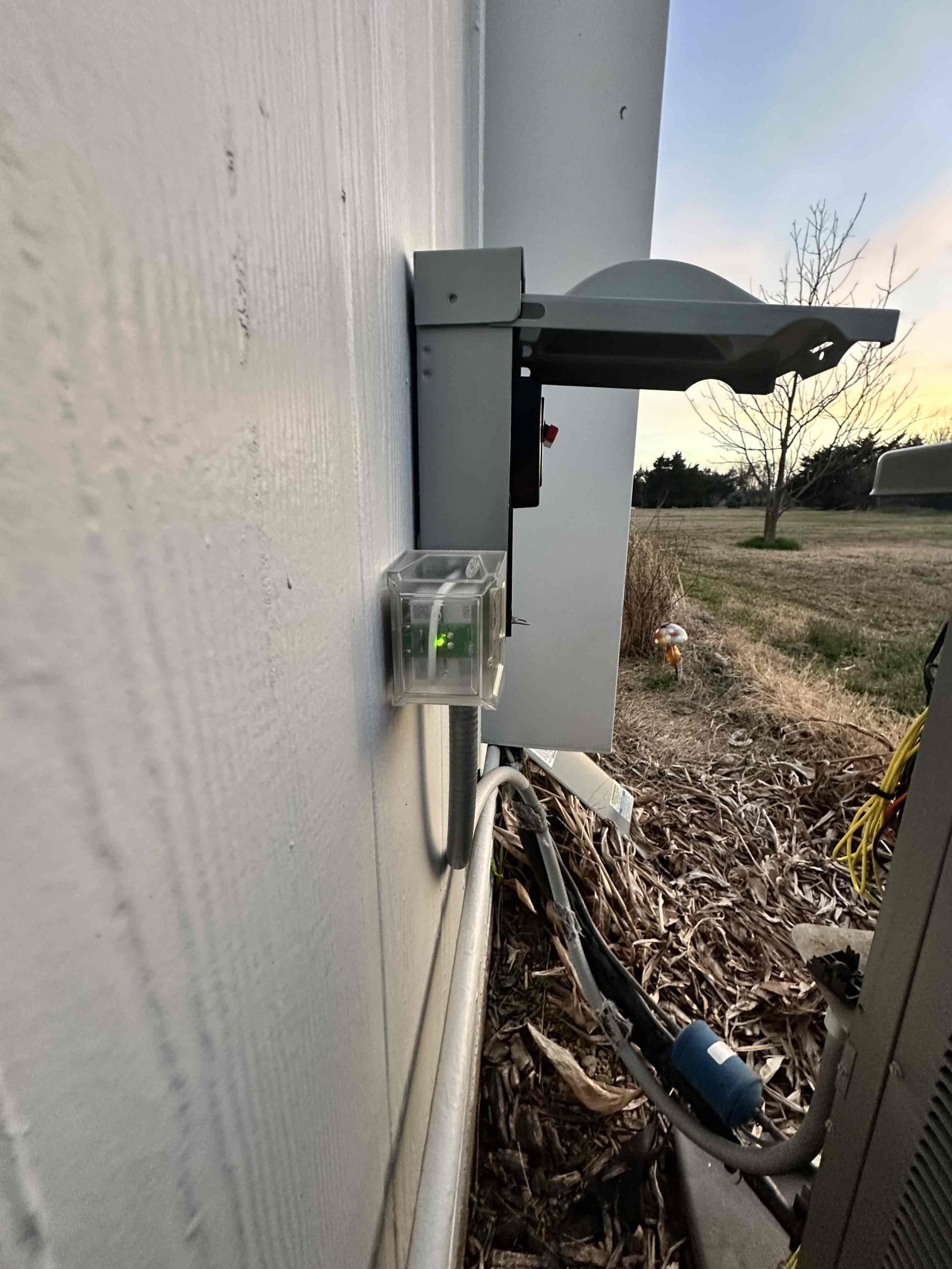 DISCONNECT INDOOR FUSED 60A W/ FUSES

FUSED DISCONNECTS ARE SAFETY MEASURES PROTECT AGAINST POWER SURGES. A TECH CAN ALSO USE THE DISCONNECT TO CUT THE POWER TO SAFELY SERVICE THE UNIT.
