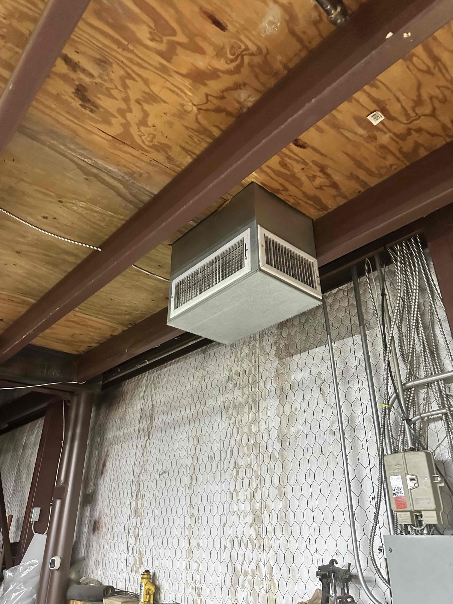 McKinney, TX - Upon arrival, I discovered the system to be empty of R22. The system is from 1990. This is a Frankenunit. The cooling and heating are completely split, but the ducts are set up to allow heating and cooling to be supplied. The cooling downstairs is shut off by a manual damper. The unit does not have zoning and has 2 thermostats. 
Review video to see what I mean by completely split.