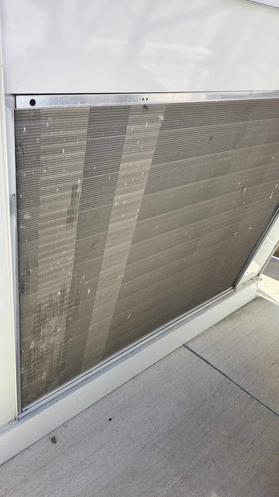 Melissa, TX - DOAS unit is still only functioning at minimal efficiency. There are still 3 fuses missing out on the CU outside.


Classroom unit is cooling properly, on the CU outside I found that there is a bad capacitor 4.2/5 for the outdoor fan. Run and start amps are within manufacturer specifications. 