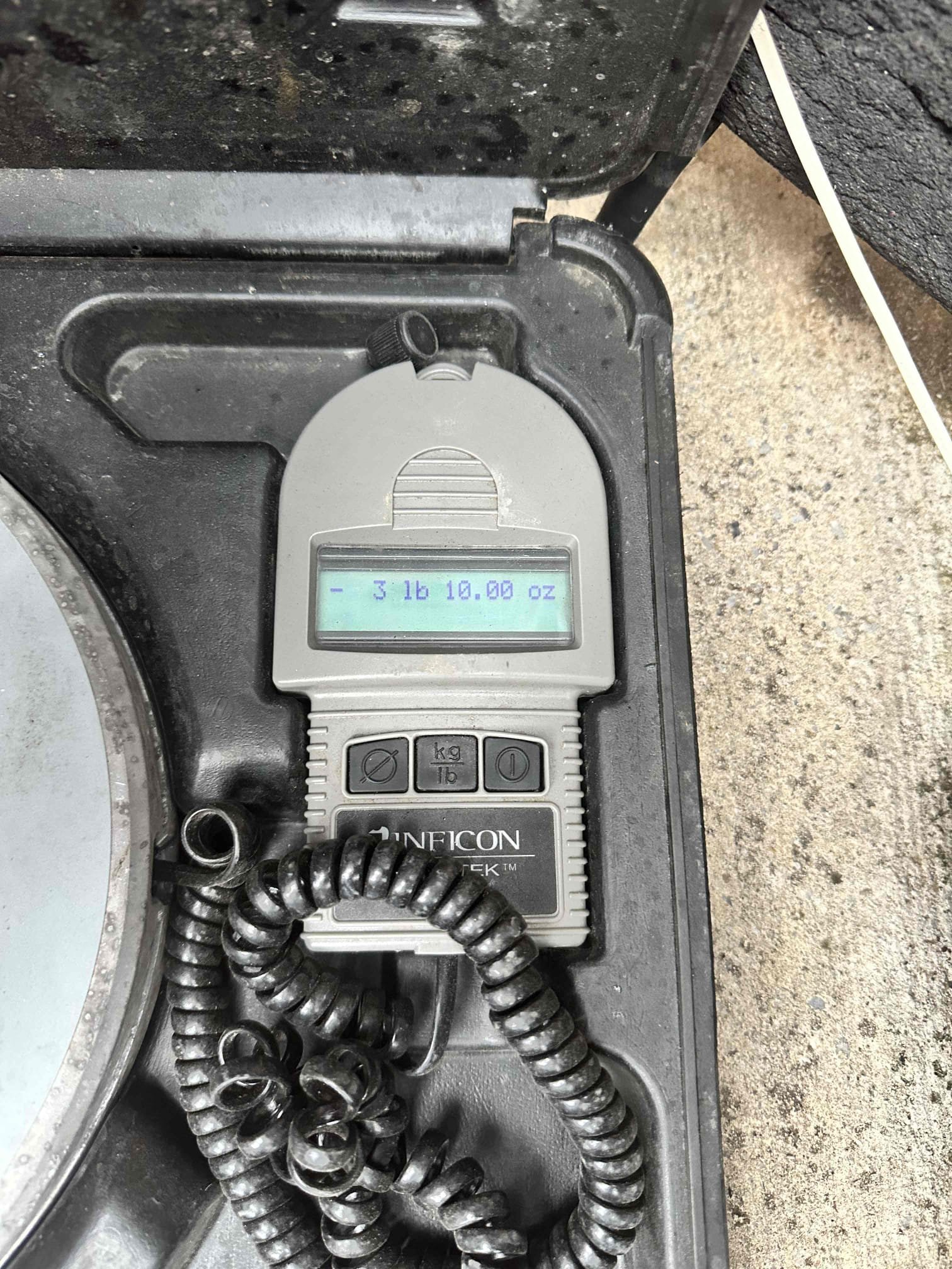 Customer only wanted me to get the system operational. The system likely needs another 2 pounds. The system I worked on was the downstairs. It is a gas system from 2013. Return temp is 74.5 and supply is 57.5