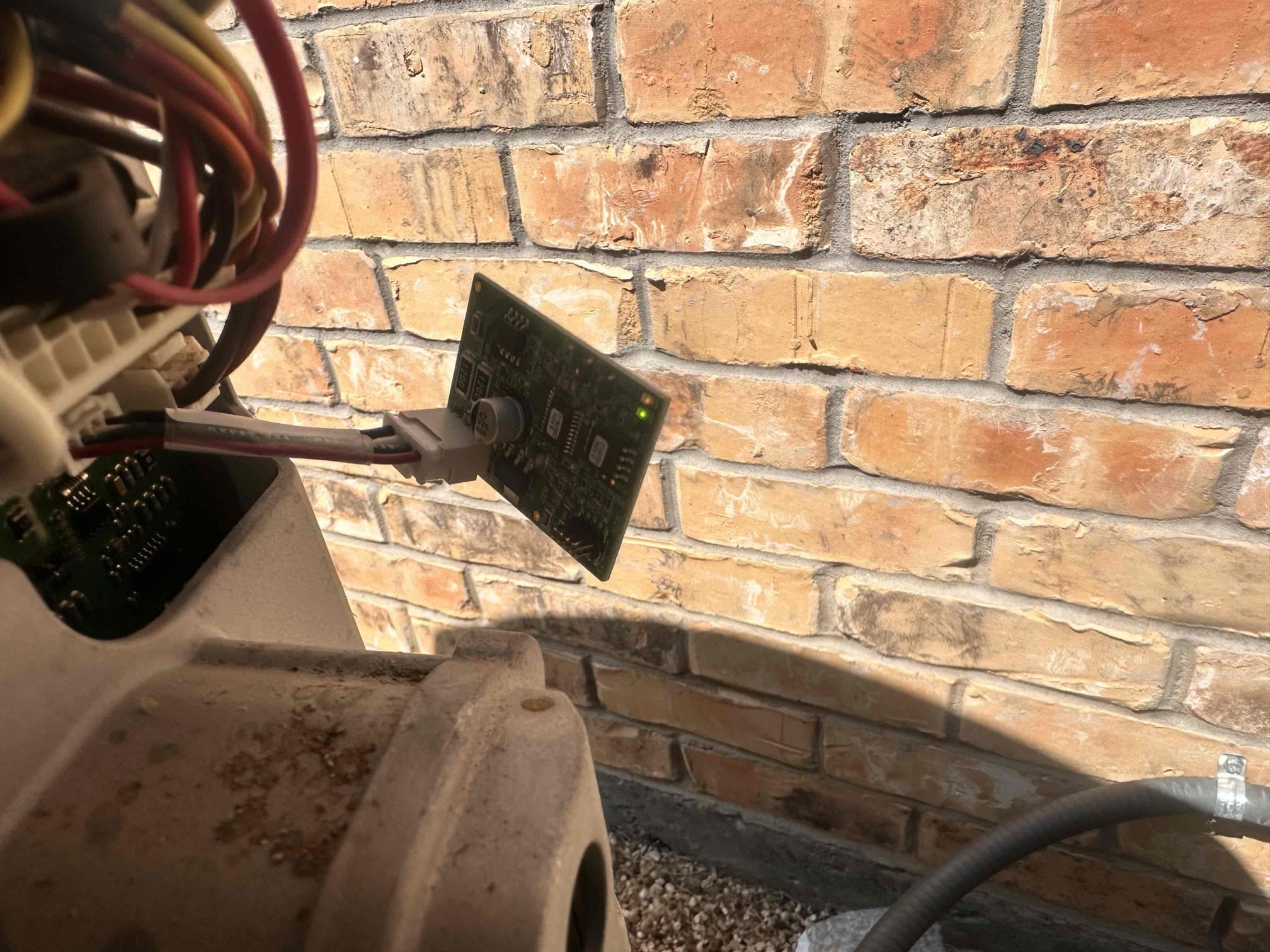 Denison, TX - Connected mantis tool to inverter board as directed by the instructions. Updated automatically loaded onto the board. Solid yellow light showed that update was installed successfully. Tested system after and system is cooling at this time. 