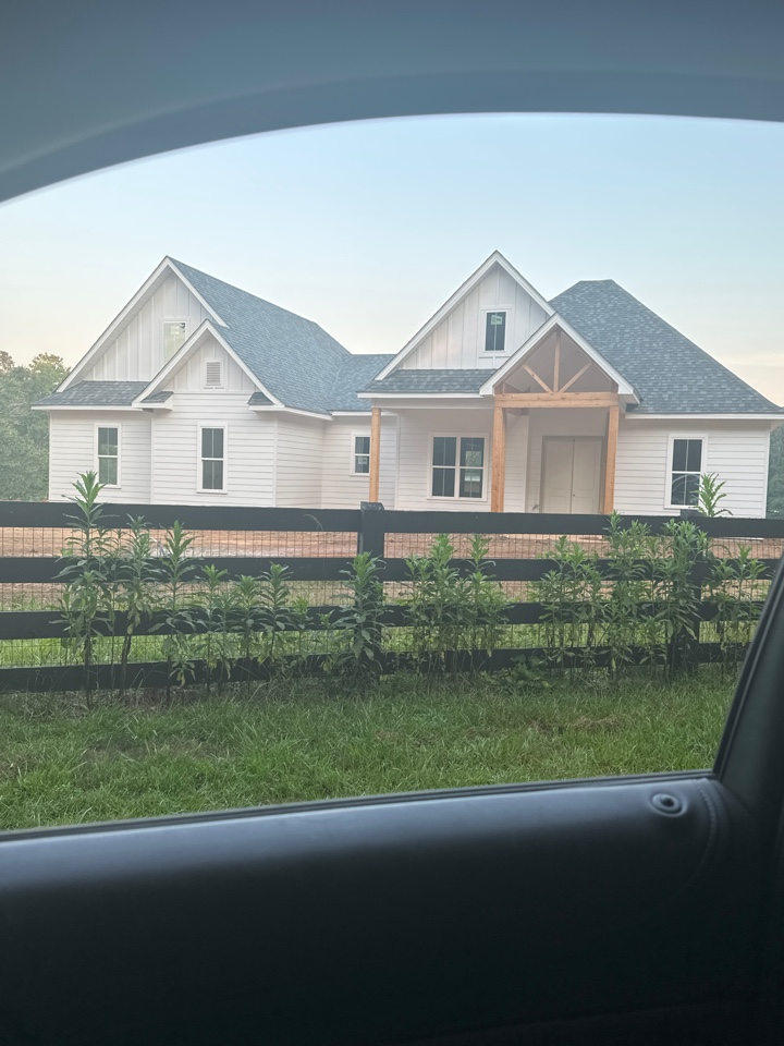 Installing a new Atlas Pinnacle Pristine roof in the color Coastal Granite on this new construction home. This roof has the Scotchguard feature