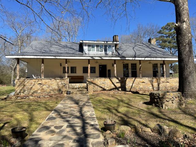 Visited a great couple that owns an old farmhouse that has some sagging floors. Left the Boyds with an estimate on repairing the flooring to fix their issue. 