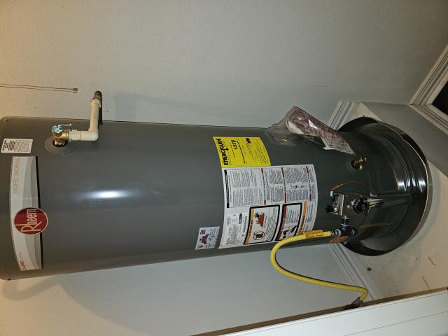 Lindale, TX - replace wh in back bedroom closet Lindale, TX - replace wh in back bedroom closet