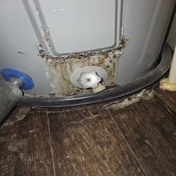 Kilgore, TX - 30 gal.elec short mobile home water heater in back closet leaking from tank needs replaced Kilgore, TX - 30 gal.elec short mobile home water heater in back closet leaking from tank needs replaced