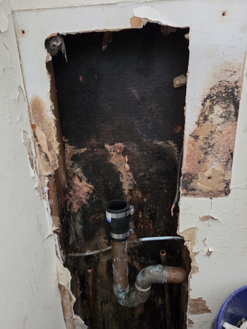 Laundry water leak
