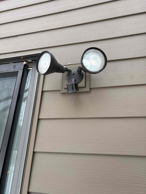 Completed final electrical inspection for siding installation project including verification of 7 exterior light fixtures (including dual-head motion-activated security lighting) and 3 outlets. Confirmed proper installation of exterior outlet boxes and wiring on vinyl siding. Performed quality check on AC unit and inspected meter and mast assembly for compliance with electrical code requirements.