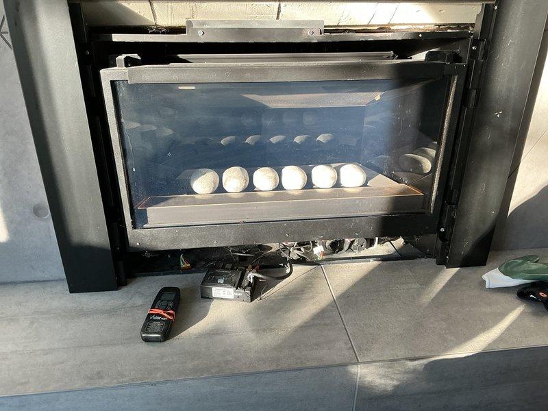 Performed comprehensive maintenance service on client's HVAC system including furnace, humidifier, HRV, and two gas fireplaces. Inspected basement gas fireplace that had been non-functional since previous service; identified faulty Maxitrol G6R-R3AM controller and repaired connection issues. System is now fully operational prior to client's planned property listing.