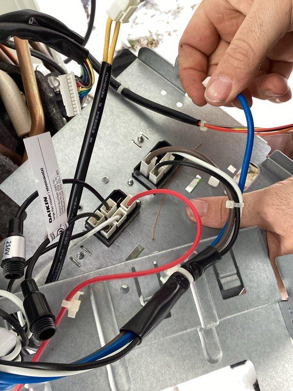 Diagnosed heat failure on Daikin RXM18WVJU9 outdoor unit (serial E001563). Identified defective outdoor fan motor and control board causing no heat condition. Completed successful replacement of both components, restoring proper system operation.