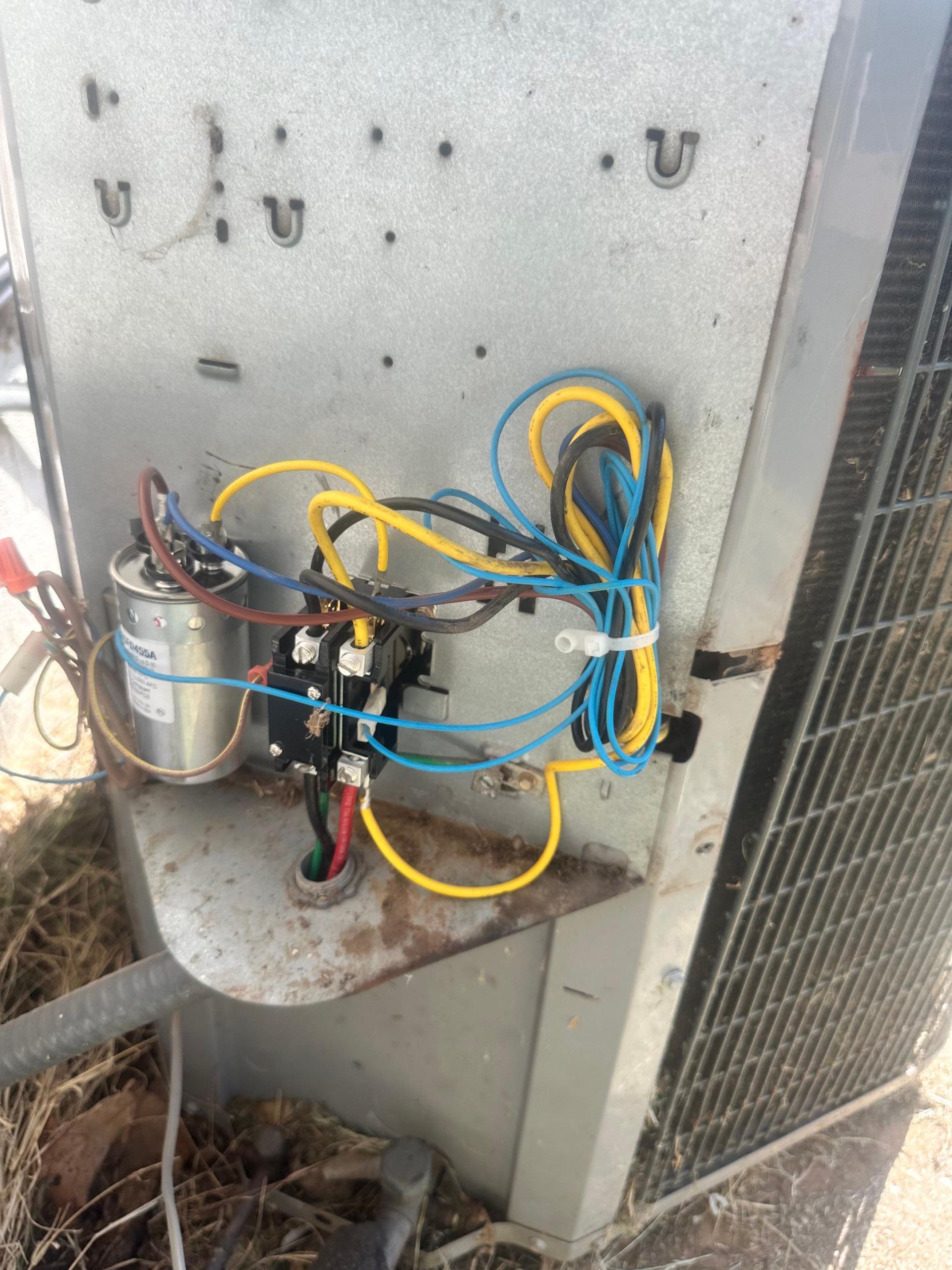 Arrived at customer residence for complaint of no AC. Issues were found and resolved in record speed for the customer. The customer is now cooling and comfortable. Remember to ask how to save 20% on your next and all visits with our membership plan
