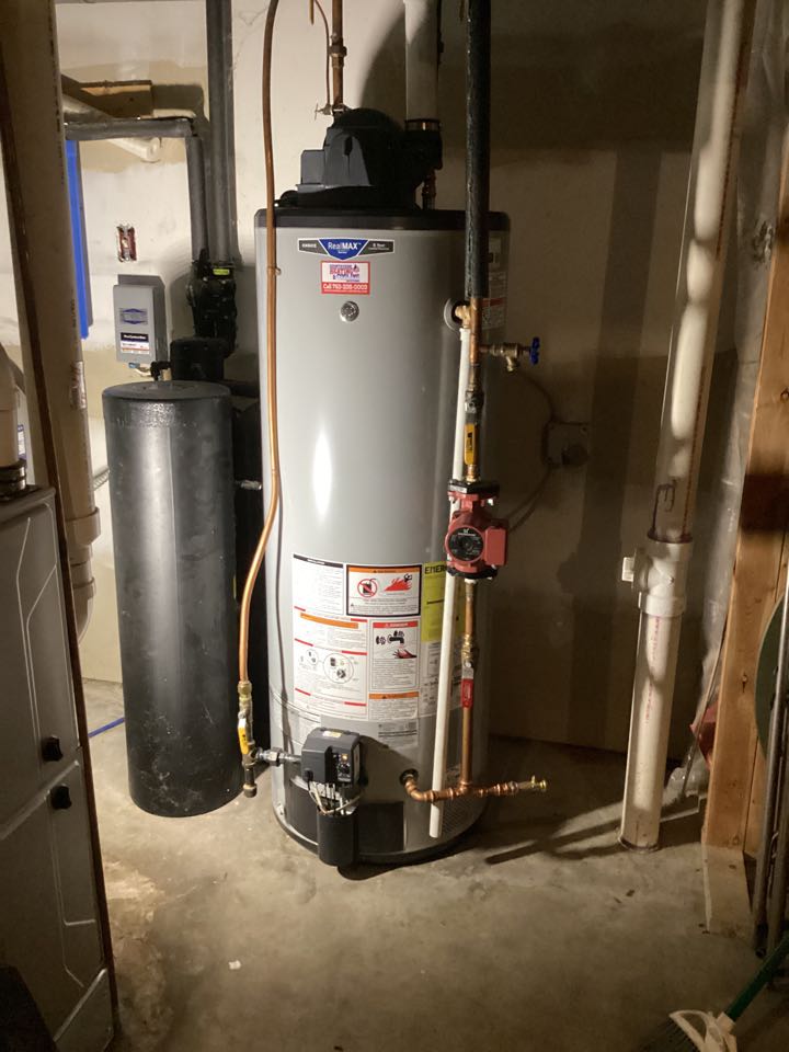 Water heater install in Loretto