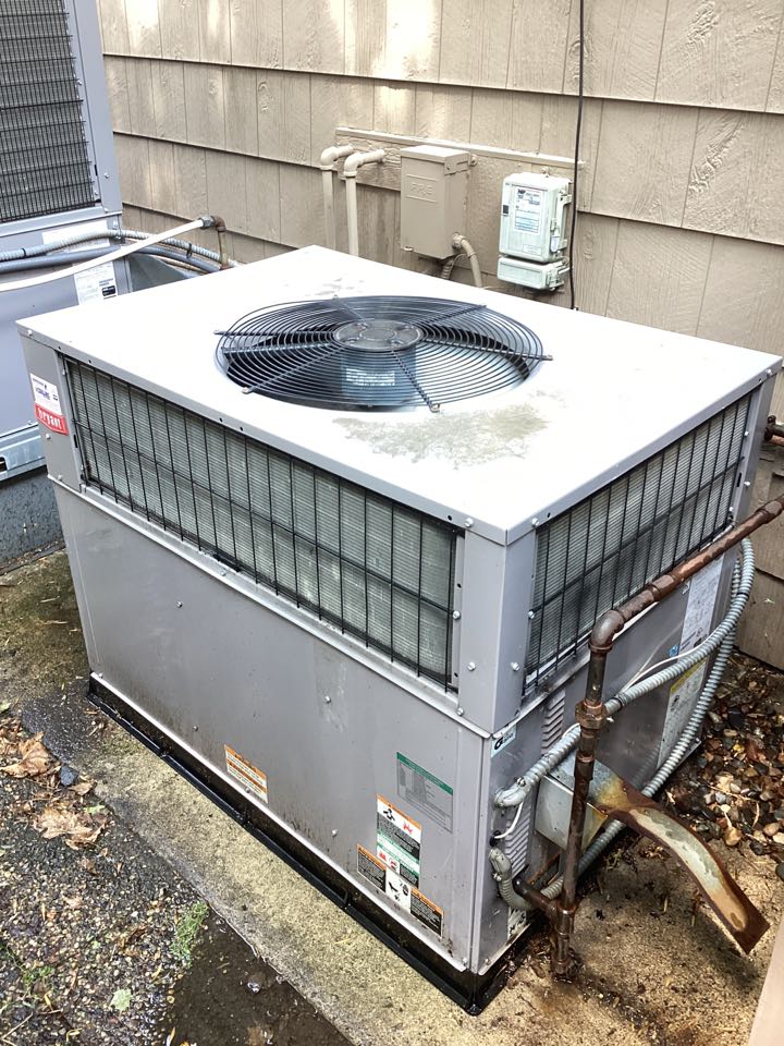 Bryant package unit maintenance in Breconwood