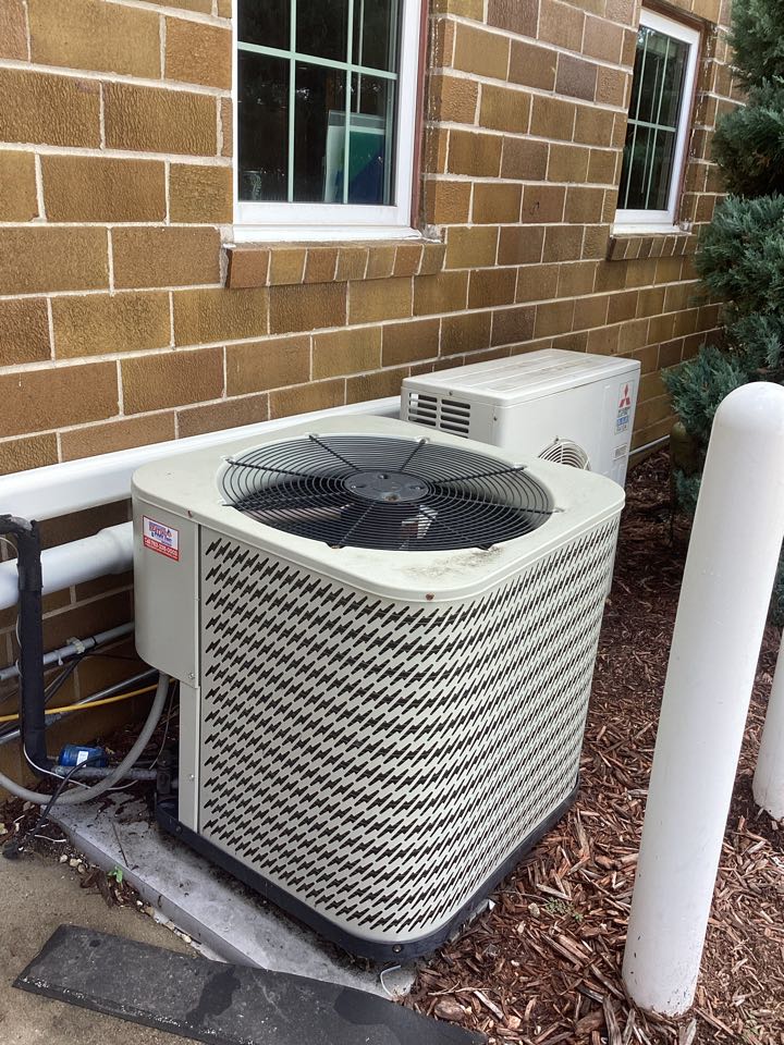 Air conditioner maintenance in Eden Prairie mn 55347