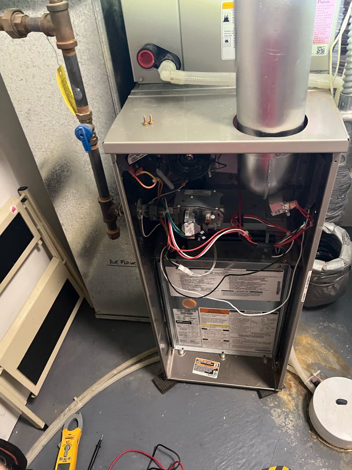 Diagnosing a blower motor fault on a Bryant System in Hopkins, MN