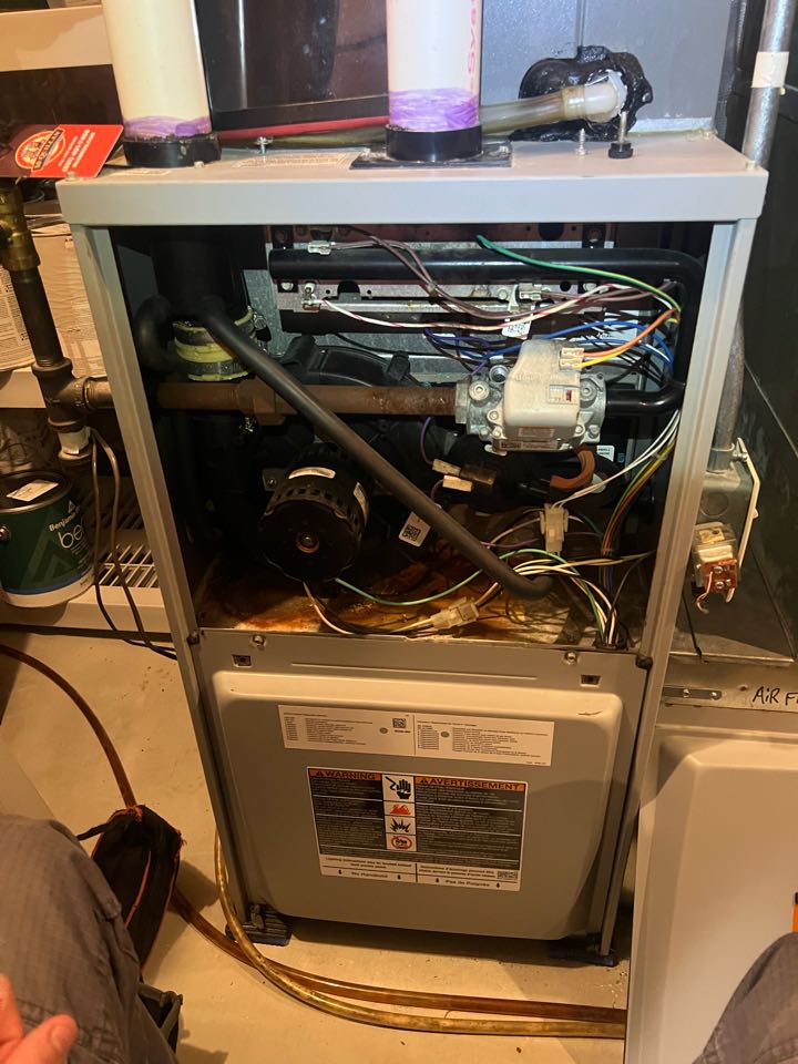 Performing fall furnace maintenance in St.Bonifacious, MN