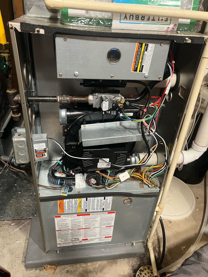 Performing fall furnace maintenance in Maple Plain, MN