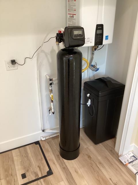 I installed an electric water softener and an A200 filter, ensuring the water is free from impurities and hardness, enhancing overall water quality.