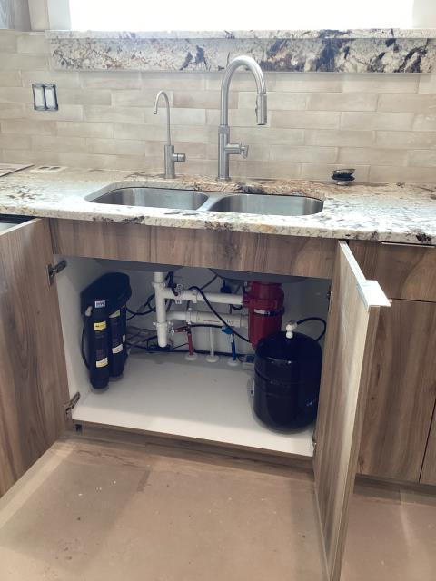 I installed an electric water softener and an A200 filter, ensuring the water is free from impurities and hardness, enhancing overall water quality.